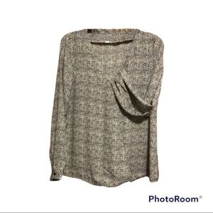 Black and white business casual top 062
